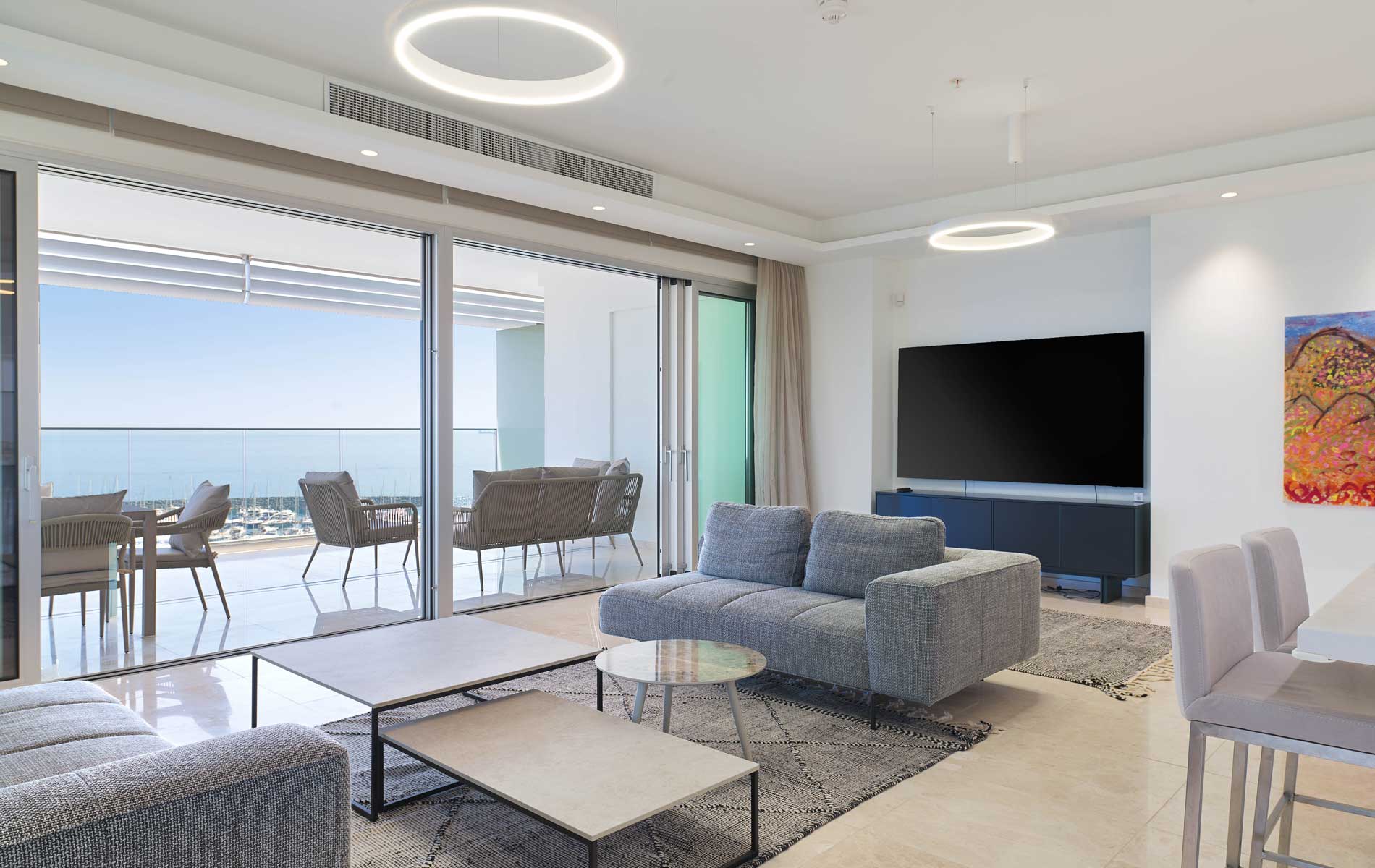 Three Bedroom Luxury Apartment 7F