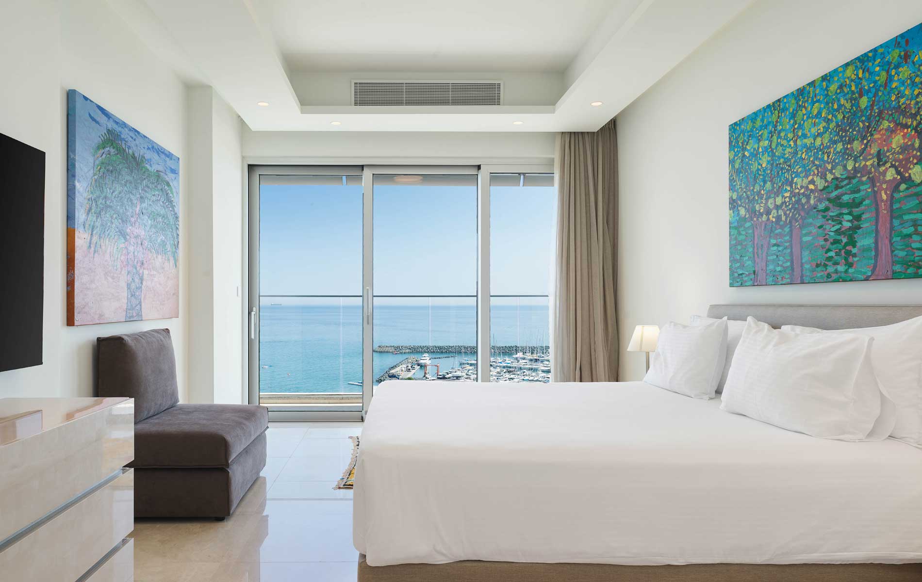 Three Bedroom Luxury Apartment 7F