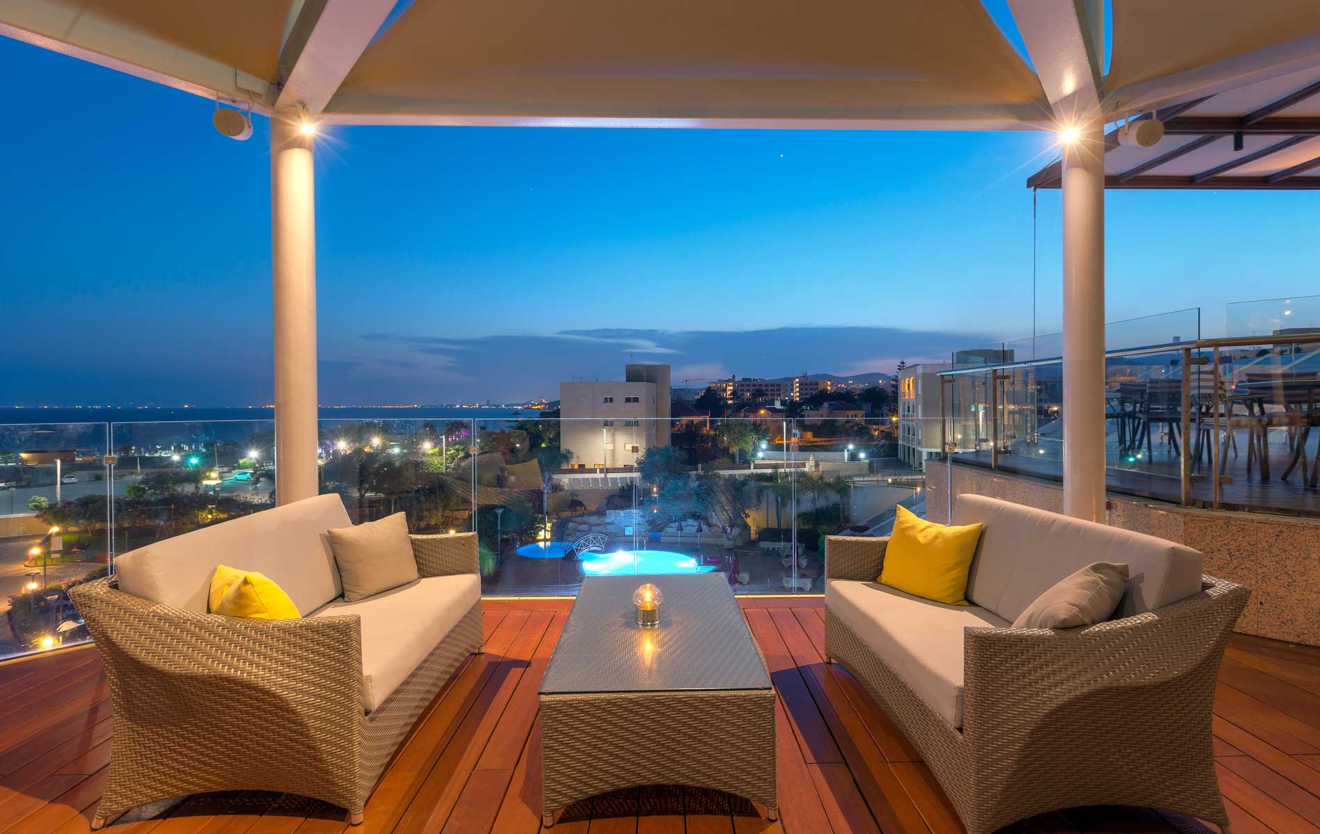 St Raphael Resort Captains Bar 002