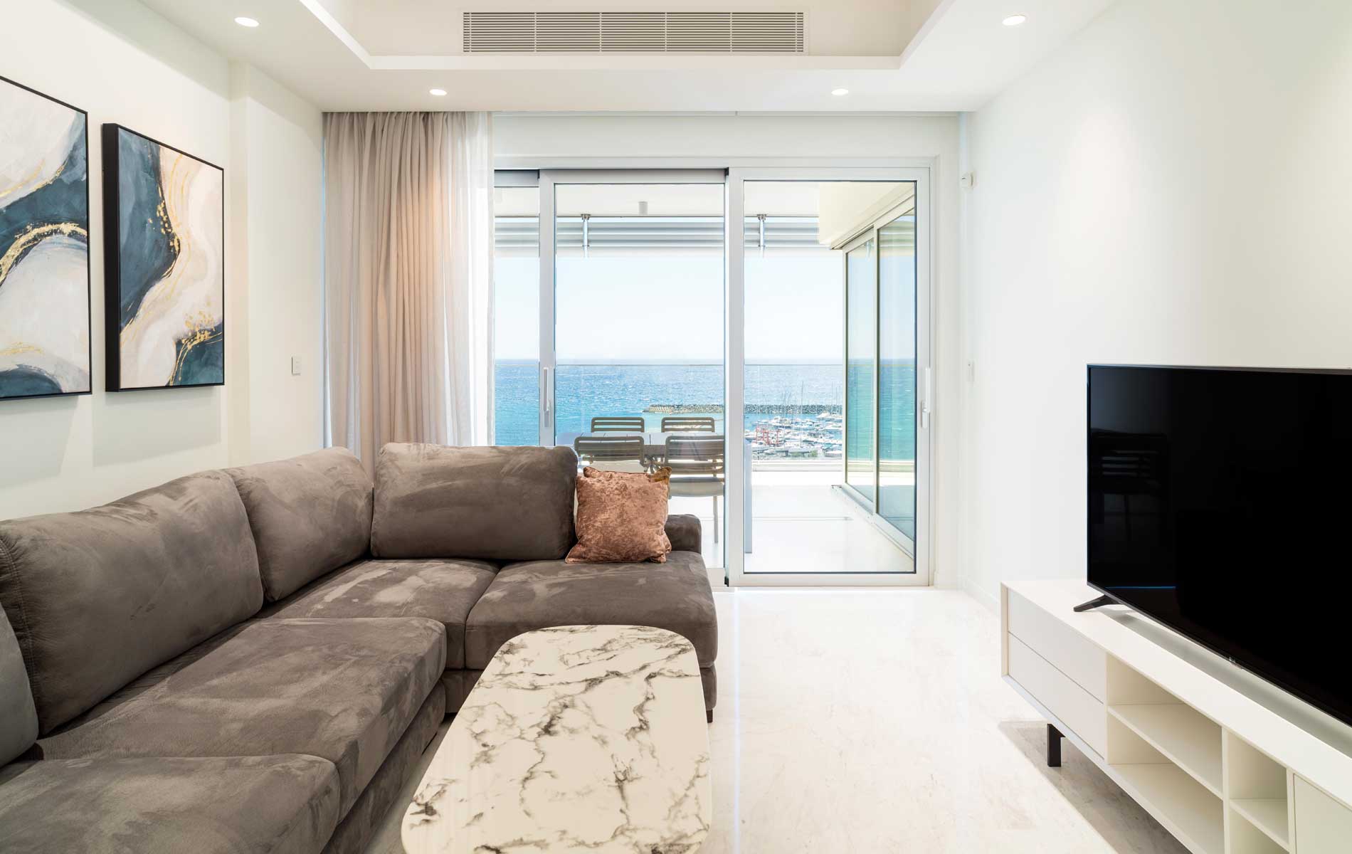 Two Bedroom Luxury Apartment 6W